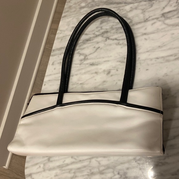 Black and white rectangular purse - Picture 1 of 5